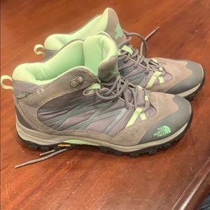Women’s north face hiking boots size 10